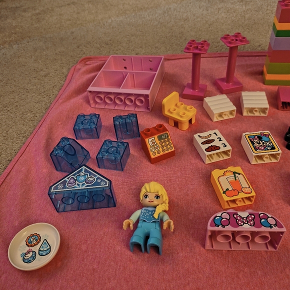 Duplo Block Sets Frozen Elsa and Minnie  Mouse - Picture 8 of 8